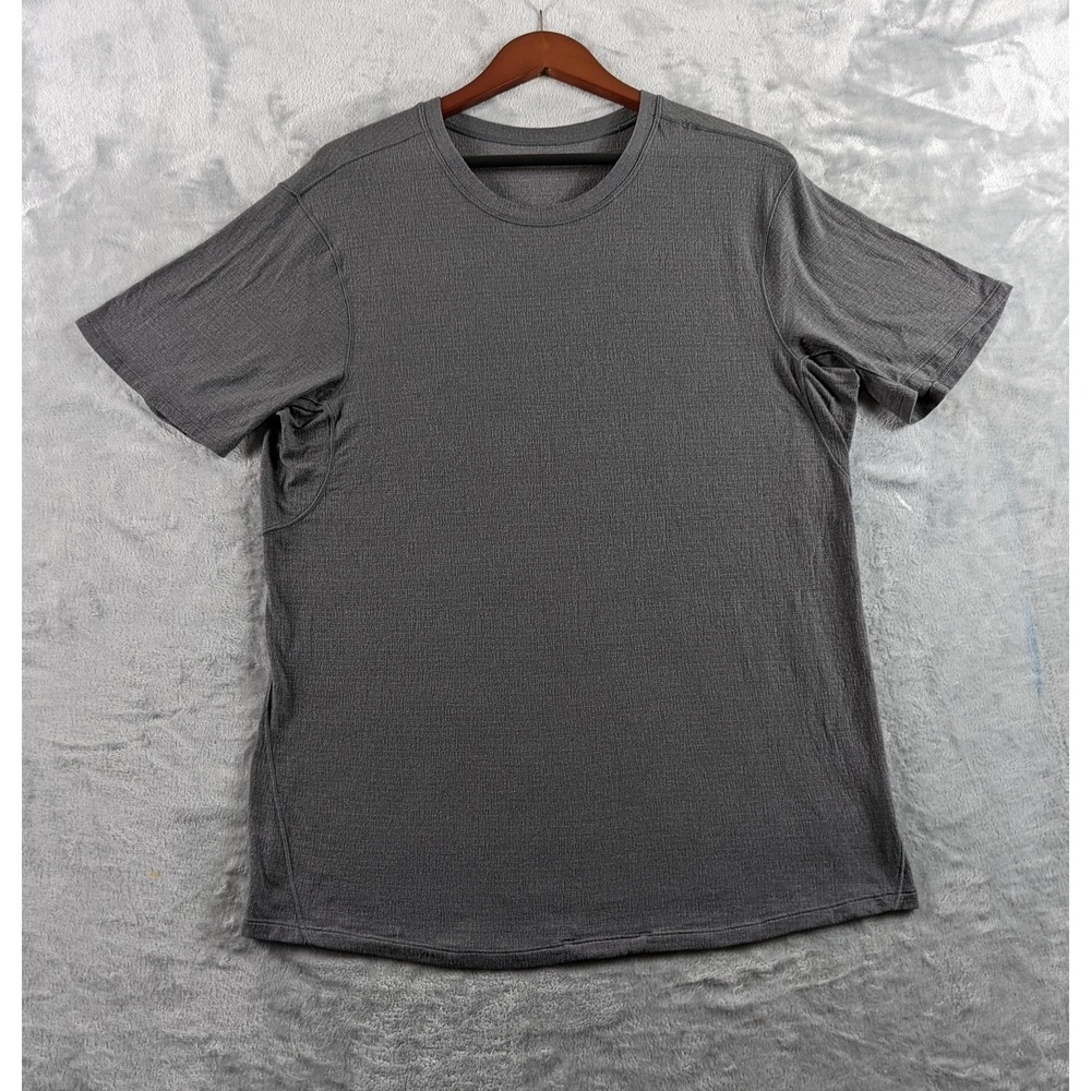 Lululemon Shirt Mens Large Gray Textured Athletic Short Sleeve Stretch Tee READ